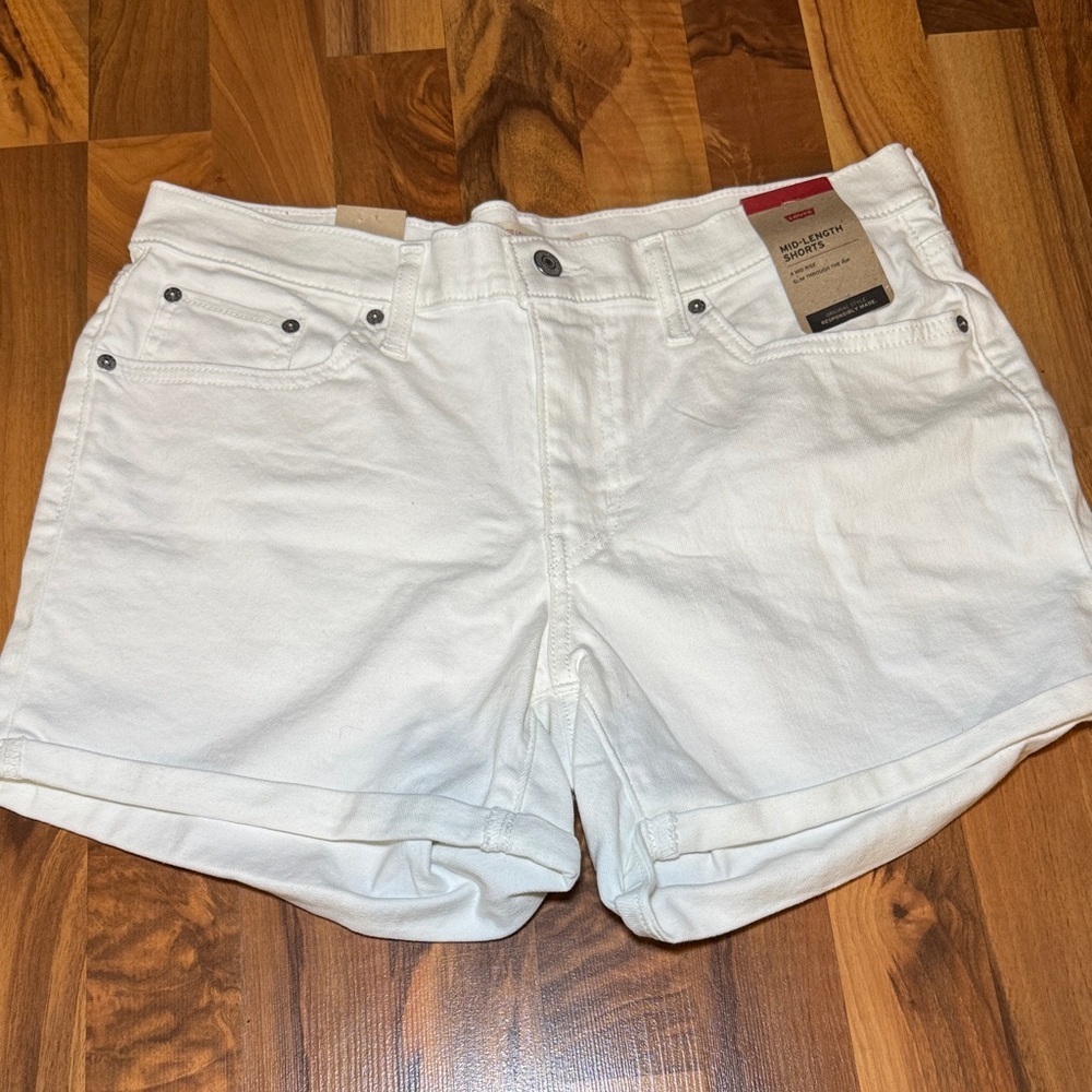 NWT Levi's Women's white Jean Shorts